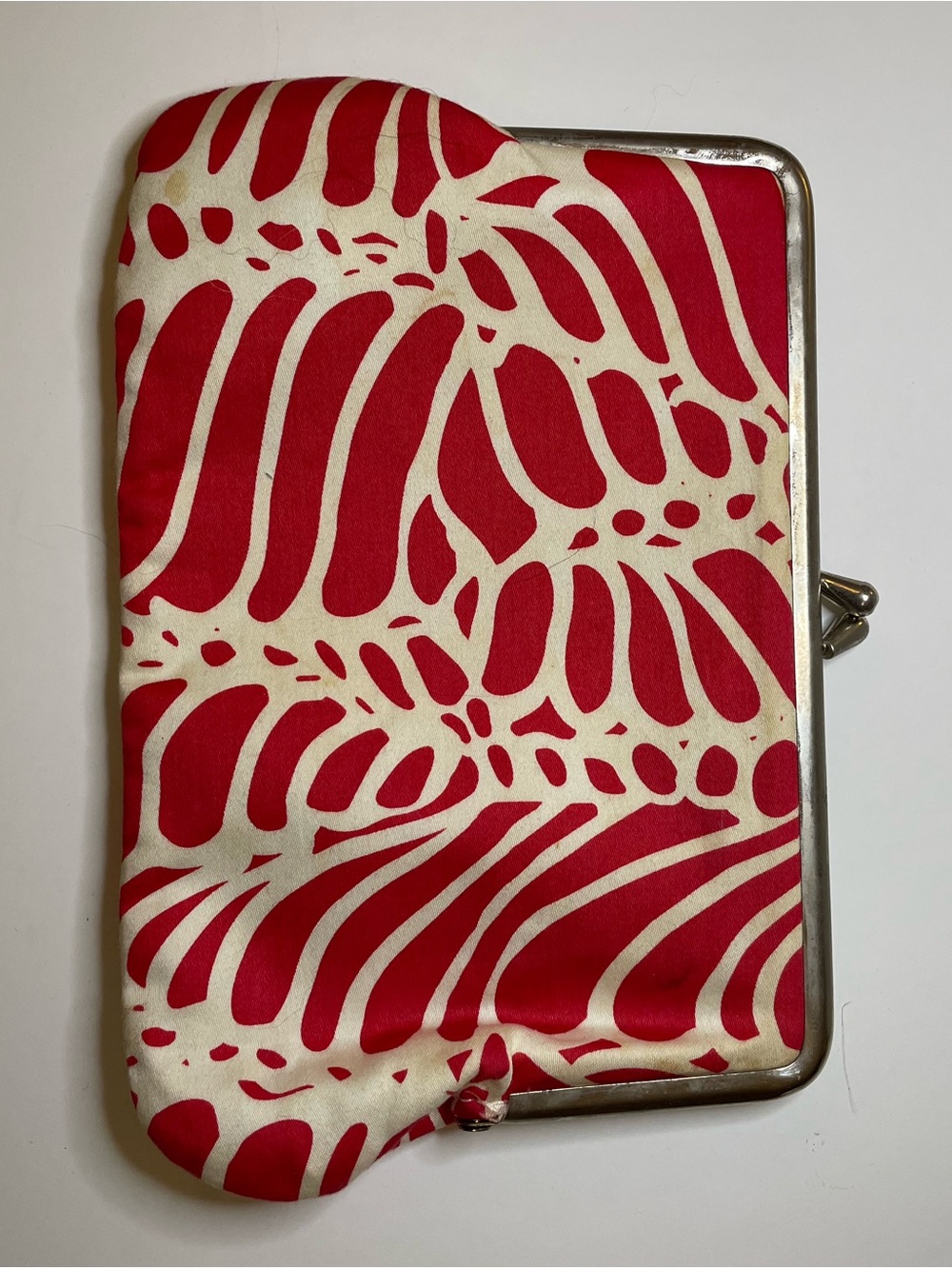 Red and Cream Printed Kiss-Lock Clutch